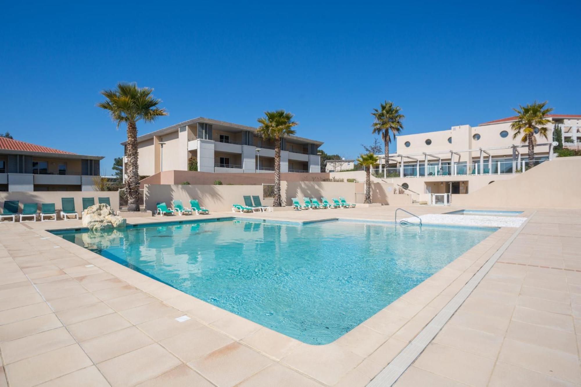 Location D'Un Superbe Appartement Avec Piscine Roquebrune-sur-Argens Exterior foto