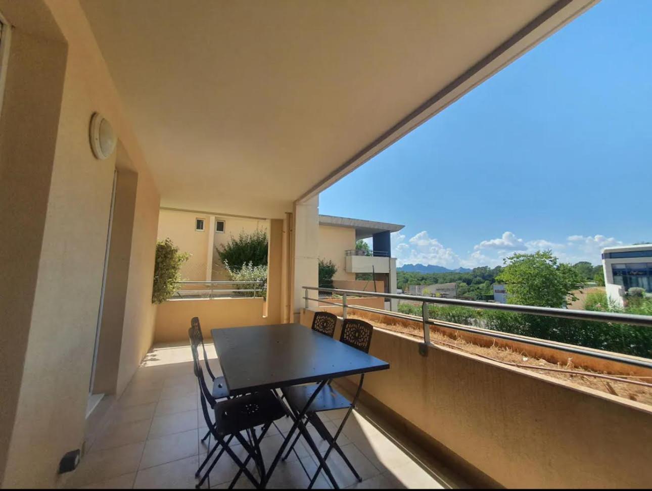 Location D'Un Superbe Appartement Avec Piscine Roquebrune-sur-Argens Exterior foto